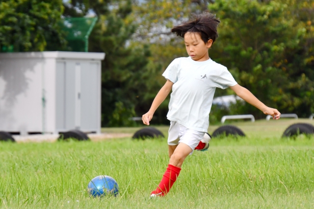 サッカーしている様子