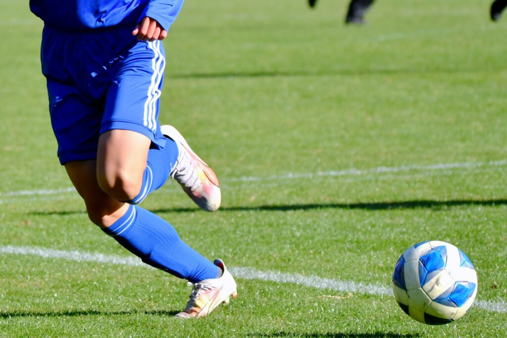 サッカーをしている様子